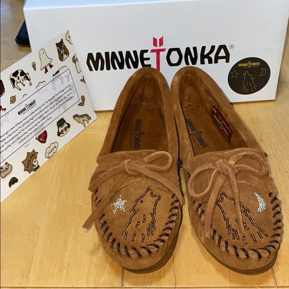 AUTH NIB MINNETONKA MOKO MOC WOLF STAR MOON BROWN US 5 or 5.5